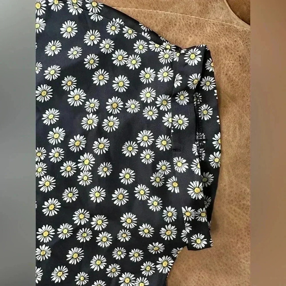 JUST POLLY Juniors' Printed Camp Shirt Floral Size Medium - Picture 8 of 9